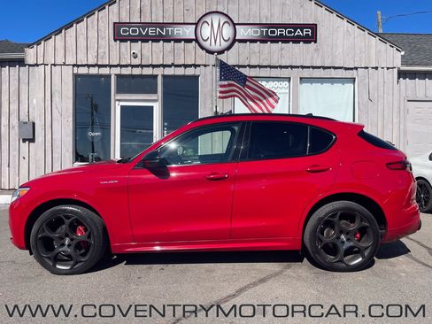 Used 2022 Alfa Romeo Stelvio Veloce image 1