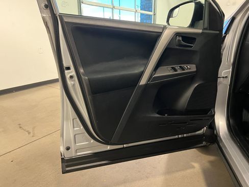 Used 2016 Toyota RAV4 LE image 23