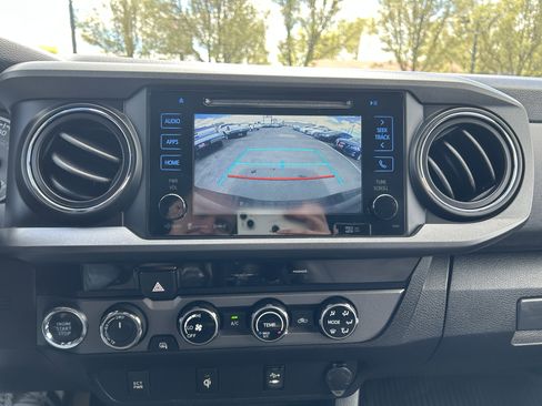 Used 2017 Toyota Tacoma TRD Off-Road w/ Tow Package (A/T) image 19