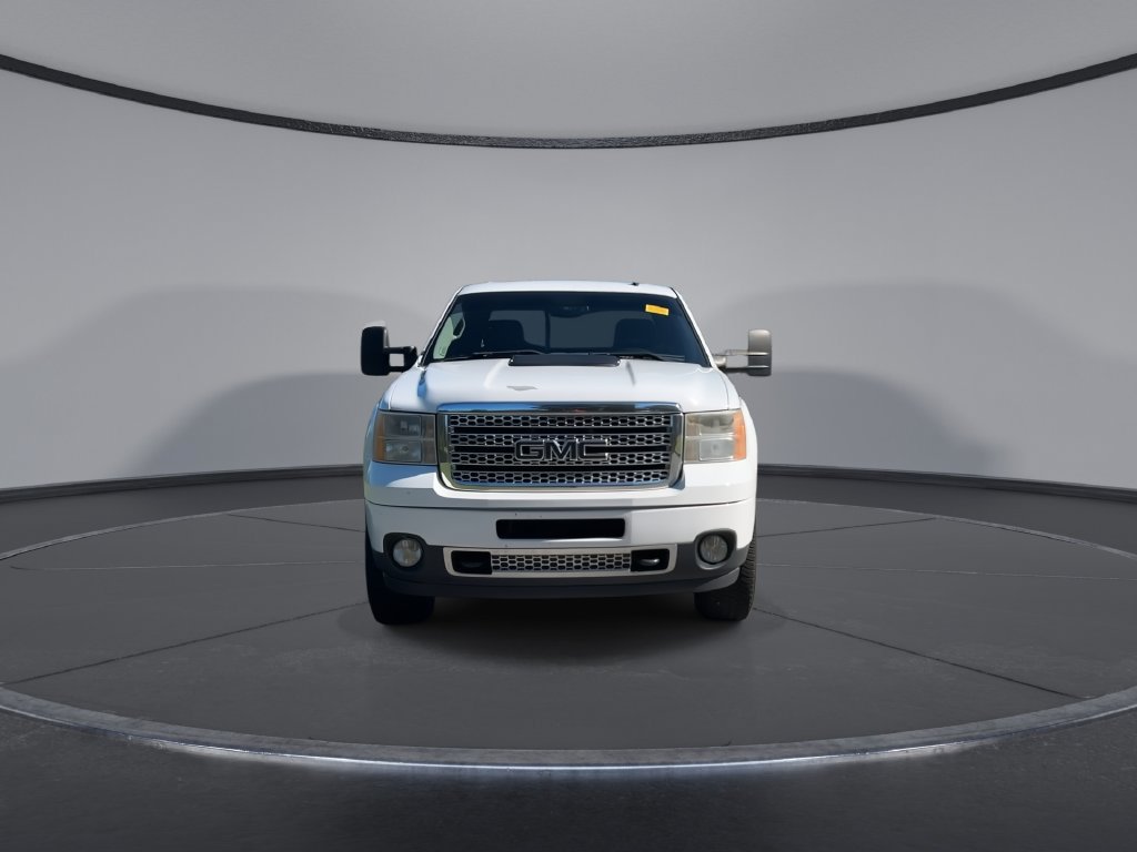 Used 2014 GMC Sierra 2500 Denali w/ Suspension Package, Off-Road AWD/4WD image 3