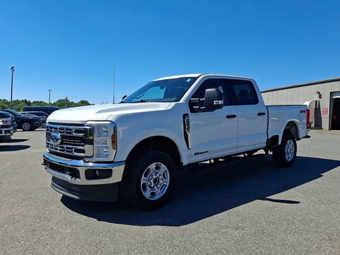 Used 2025 Ford F250 XLT AWD/4WD image 3