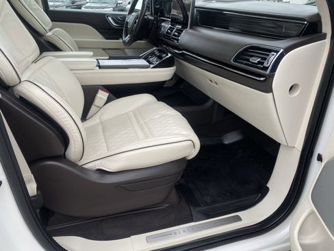 Used 2021 Lincoln Navigator Black Label image 10
