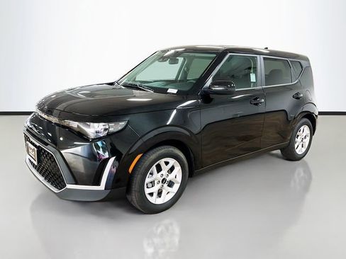 Certified 2025 Kia Soul LX image 3