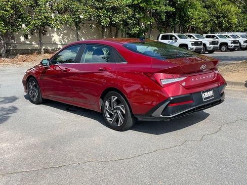 Used 2025 Hyundai Elantra SEL FWD image 5