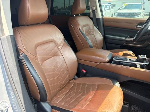 Used 2022 Nissan Pathfinder Platinum w/ Cargo Package FWD image 11