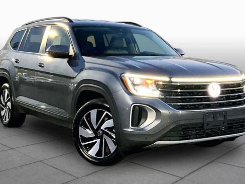 Used 2025 Volkswagen Atlas SE AWD/4WD image 3