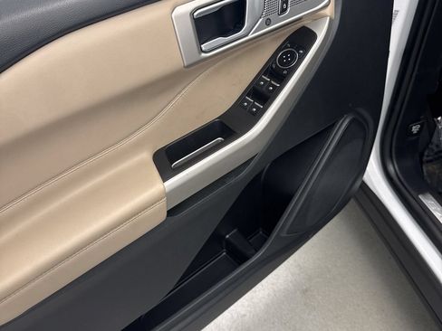 Used 2024 Ford Explorer Limited AWD/4WD image 11
