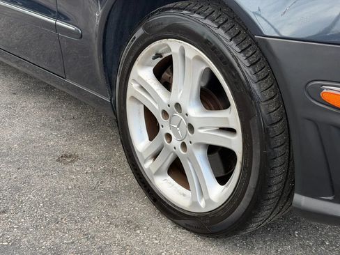 Used 2005 Mercedes-Benz E 500 4MATIC Sedan image 48