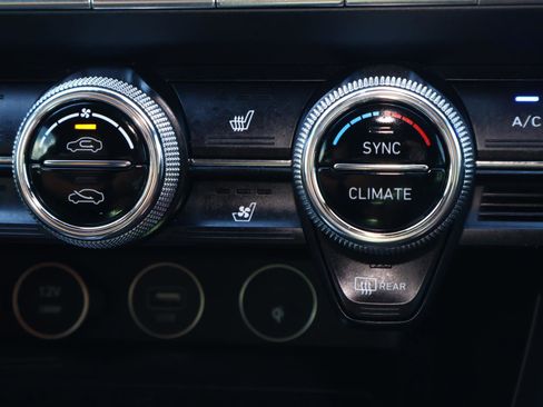 Used 2023 Genesis G70 3.3T w/ Sport Advanced Package image 31