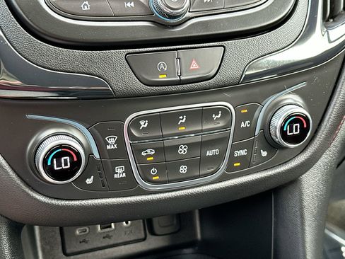 Used 2023 Chevrolet Equinox RS FWD image 18