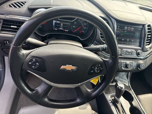 Used 2014 Chevrolet Impala LT FWD image 16