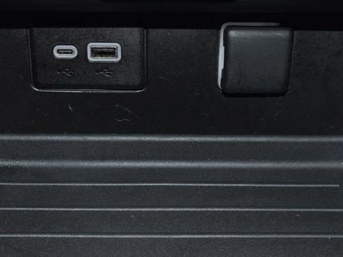 Used 2024 GMC Yukon SLE image 19