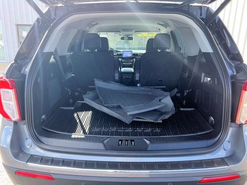 Used 2023 Ford Explorer Limited w/ Equipment Group 301A AWD/4WD image 9