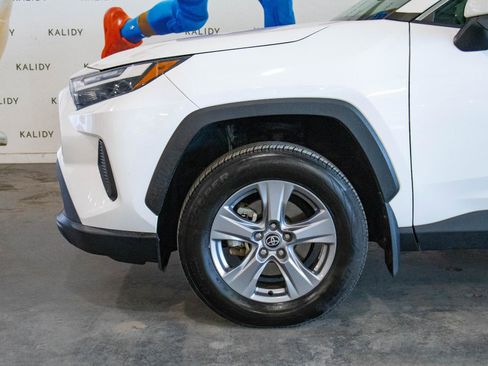 Used 2022 Toyota RAV4 XLE w/ Convenience Package image 16
