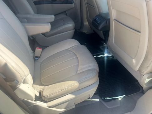 Used 2011 Buick Enclave CXL FWD image 6