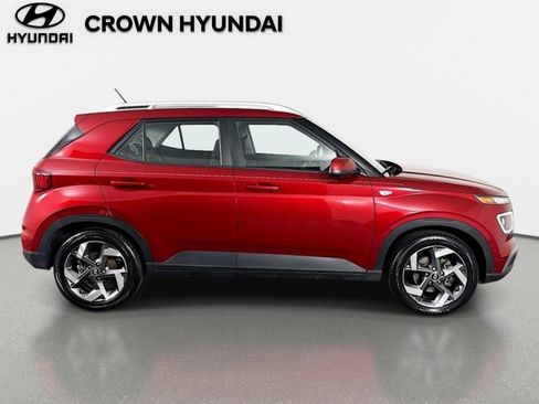 Certified 2023 Hyundai Venue Limited w/ Cargo Package FWD image 4