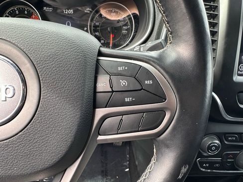 Used 2021 Jeep Cherokee Latitude Lux 80th Anniv w/ Quick Order Package 26U 80TH image 27