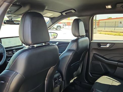 Used 2023 Ford Escape ST-Line w/ Tech Pack #1 FWD image 9