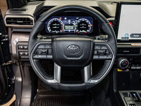 Used 2025 Toyota 4Runner TRD Off-Road Premium image 18