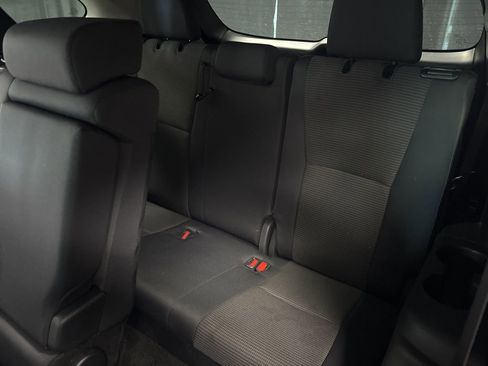 Used 2024 Toyota Highlander LE FWD image 25
