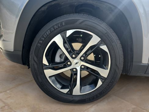 Used 2025 Chevrolet Trax RS w/ Driver Confidence Package FWD image 28