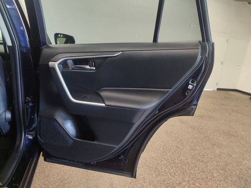 Used 2019 Toyota RAV4 XLE Premium w/ Cold Weather Package AWD/4WD image 20