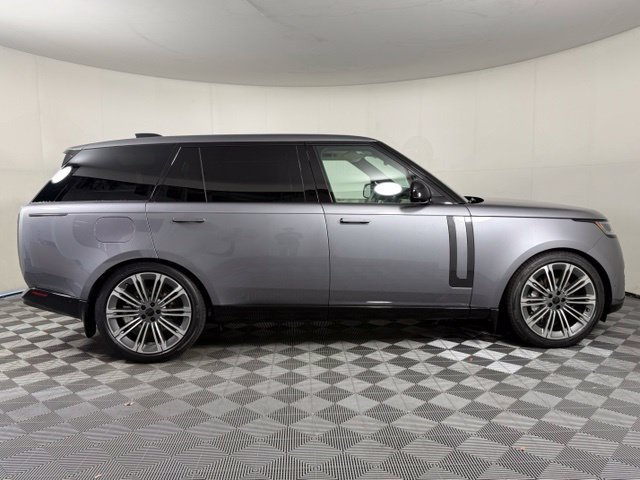 New 2026 Land Rover Range Rover Long Wheelbase SE AWD/4WD image 6