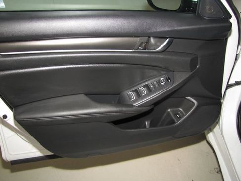 Used 2020 Honda Accord Sport image 10