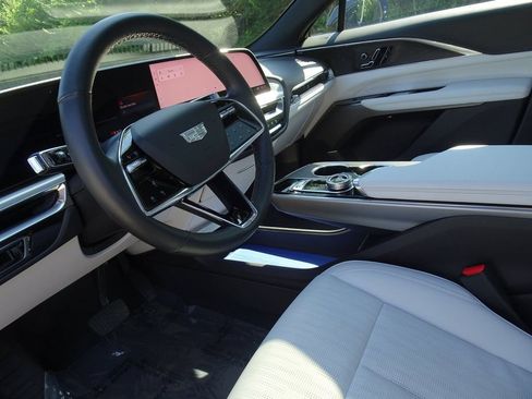 Certified 2024 Cadillac Lyriq Luxury w/ LPO, Floor Liner Package AWD/4WD image 9