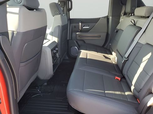 New 2025 GMC Hummer EV 2X w/ LPO, Dark Essentials Package image 18