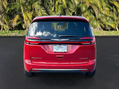 New 2026 Chrysler Pacifica Limited FWD image 5