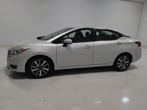 Used 2023 Nissan Versa SV FWD image 2