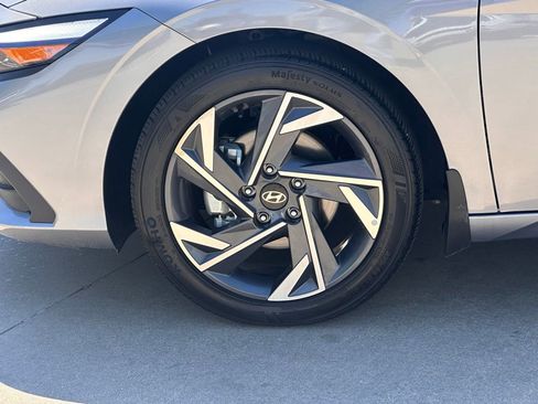 Used 2025 Hyundai Elantra Sport image 7