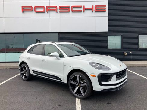 Used 2025 Porsche Macan image 17