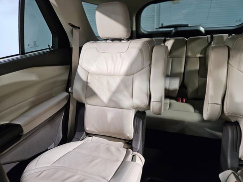 Used 2020 Ford Explorer Platinum image 12