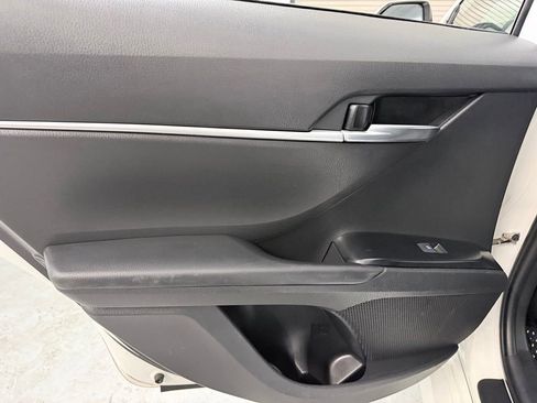Used 2019 Toyota Camry LE FWD image 27