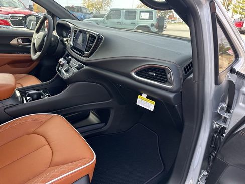 New 2026 Chrysler Pacifica Pinnacle w/ Trailer Tow Group image 57