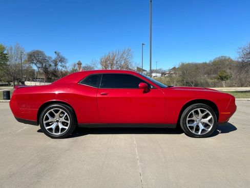 Used 2016 Dodge Challenger SXT Plus image 5