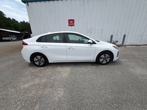 Used 2020 Hyundai Ioniq Blue FWD image 9