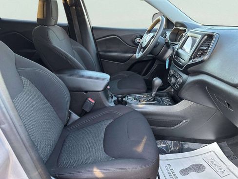 Used 2020 Jeep Cherokee Latitude FWD image 23