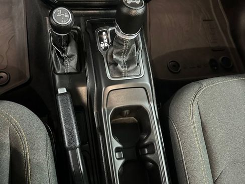 Used 2024 Jeep Wrangler Unlimited w/ Convenience Group AWD/4WD image 18