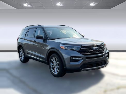 Used 2021 Ford Explorer XLT w/ Equipment Group 202A AWD/4WD image 5