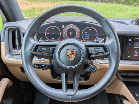 Certified 2025 Porsche Cayenne Coupe AWD/4WD image 7
