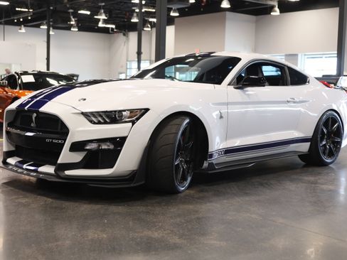 Used 2021 Ford Mustang Shelby GT500 w/ Carbon Fiber Track Pack RWD image 3