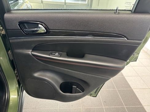 Used 2019 Jeep Grand Cherokee Trailhawk w/ Trailhawk Luxury Group image 11