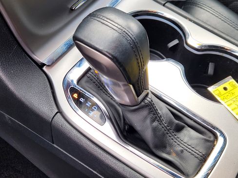 Used 2017 Jeep Grand Cherokee Altitude image 13