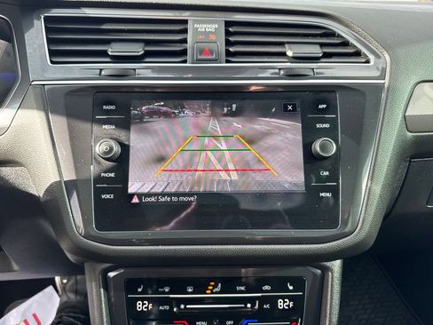 Used 2023 Volkswagen Tiguan SE R-Line image 12