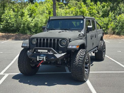 Used 2022 Jeep Gladiator Sport AWD/4WD image 3