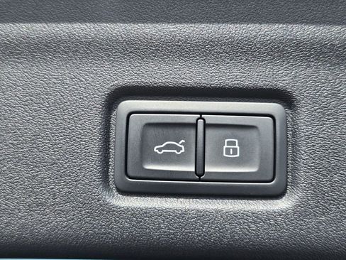 Used 2025 Audi Q6 e-tron Premium Plus w/ Premium Plus image 16