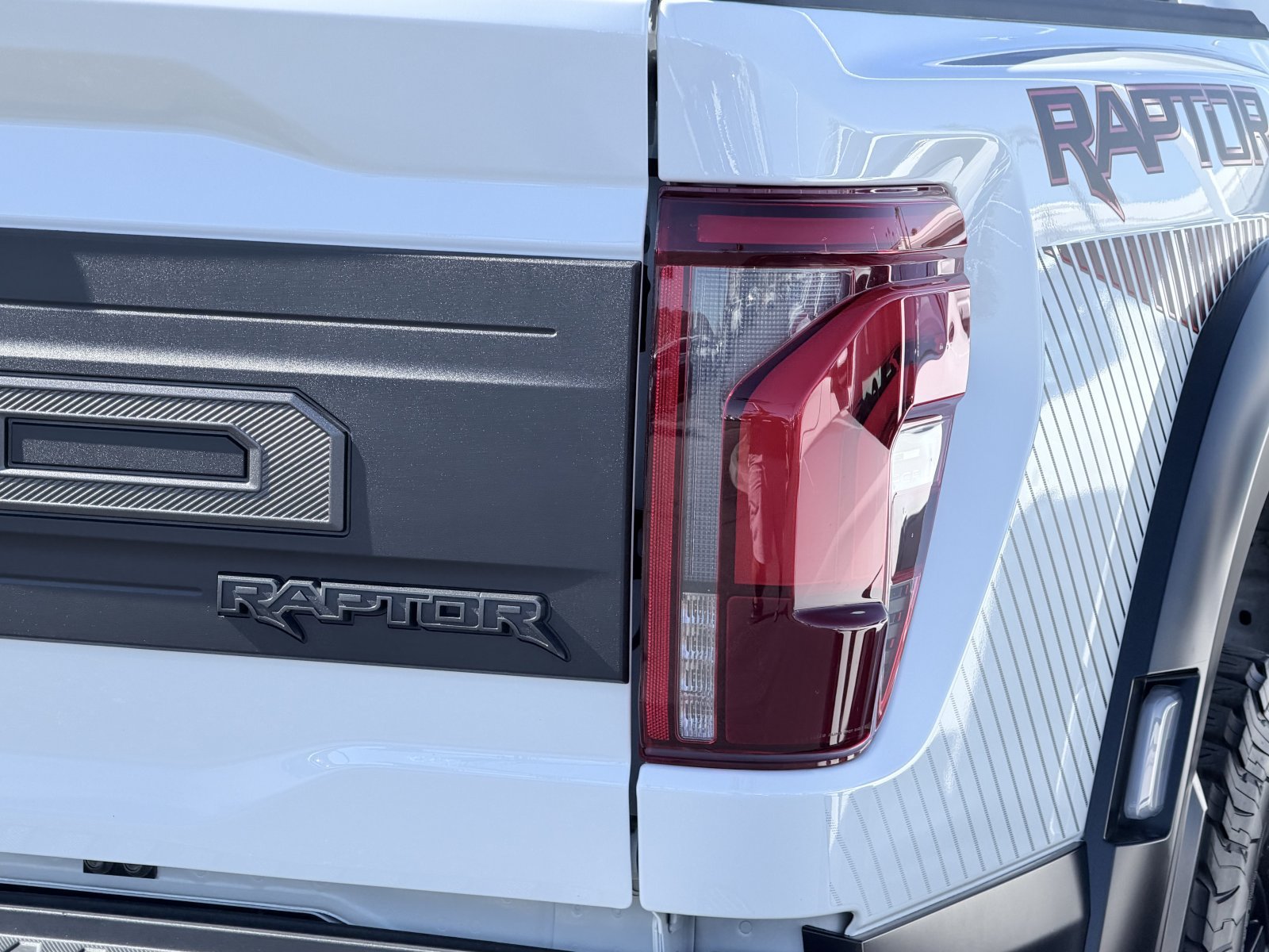 Used 2025 Ford F150 Raptor AWD/4WD image 25
